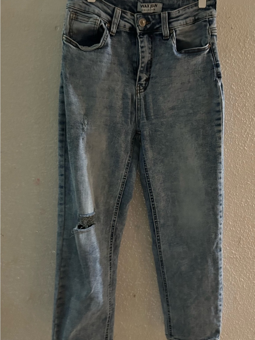 Wax Jean Men’s Light Wash Skinny Jeans with Knee Distress